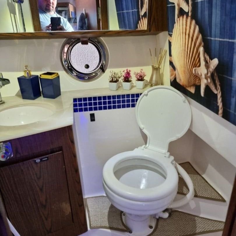 Lancha de 28 pés  Até 9 pessoas