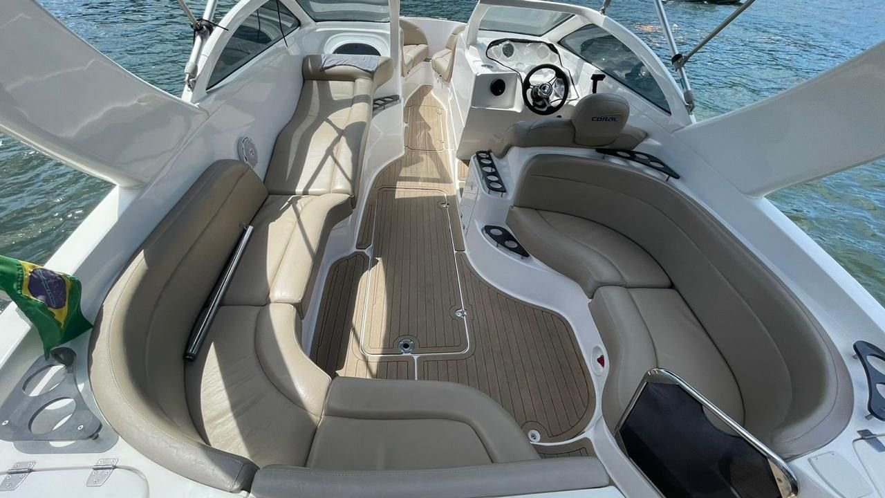 Lancha de 24 pés  Até 11 pessoas