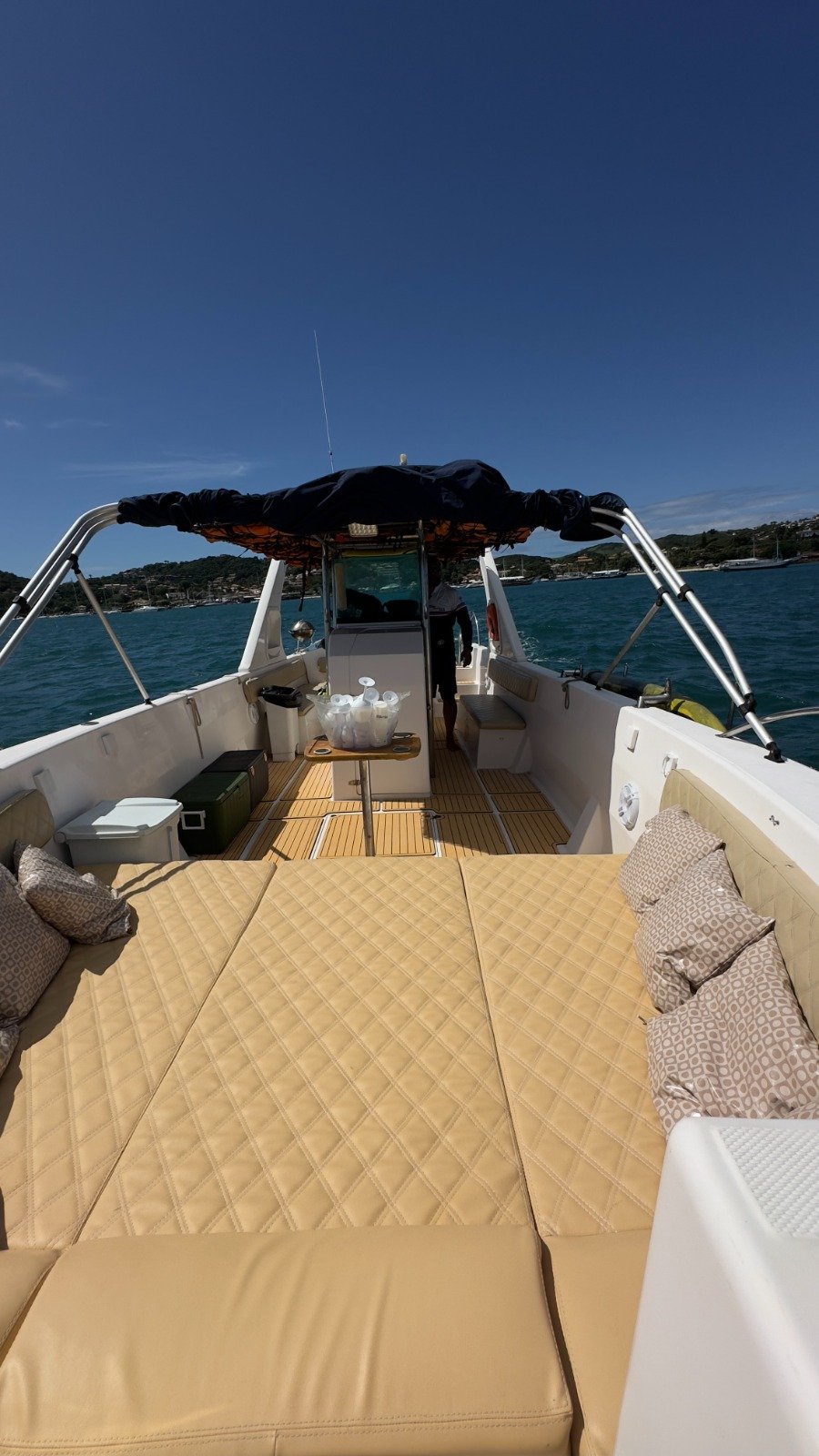 Lancha de 34 pés  Até 16 pessoas