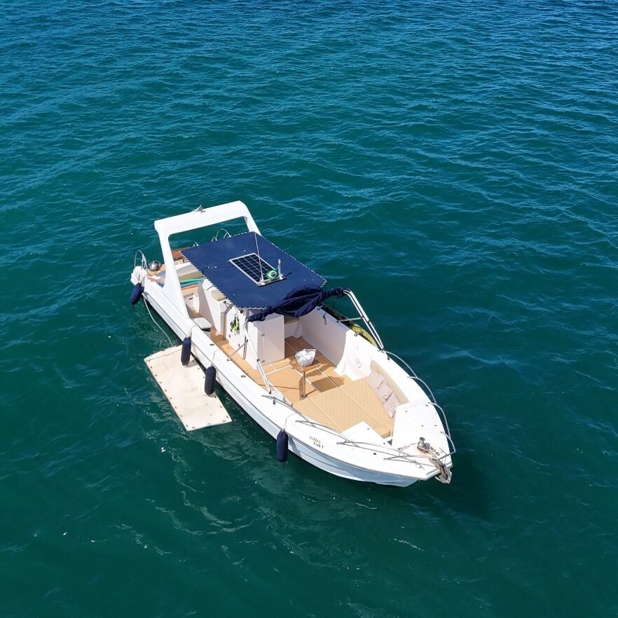 Lancha de 34 pés  Até 16 pessoas