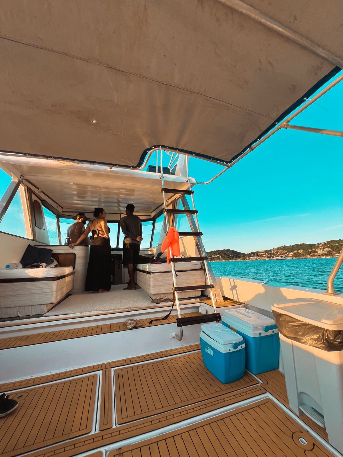 Lancha de 41 pés  Até 24 pessoas