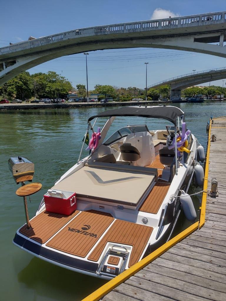 Lancha de 25 pés para 10 pessoas Roteiro Cabo Frio