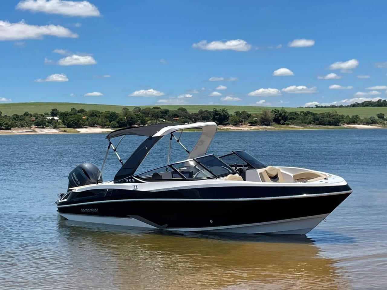 Lancha de 25 pés para Até 10 pessoas