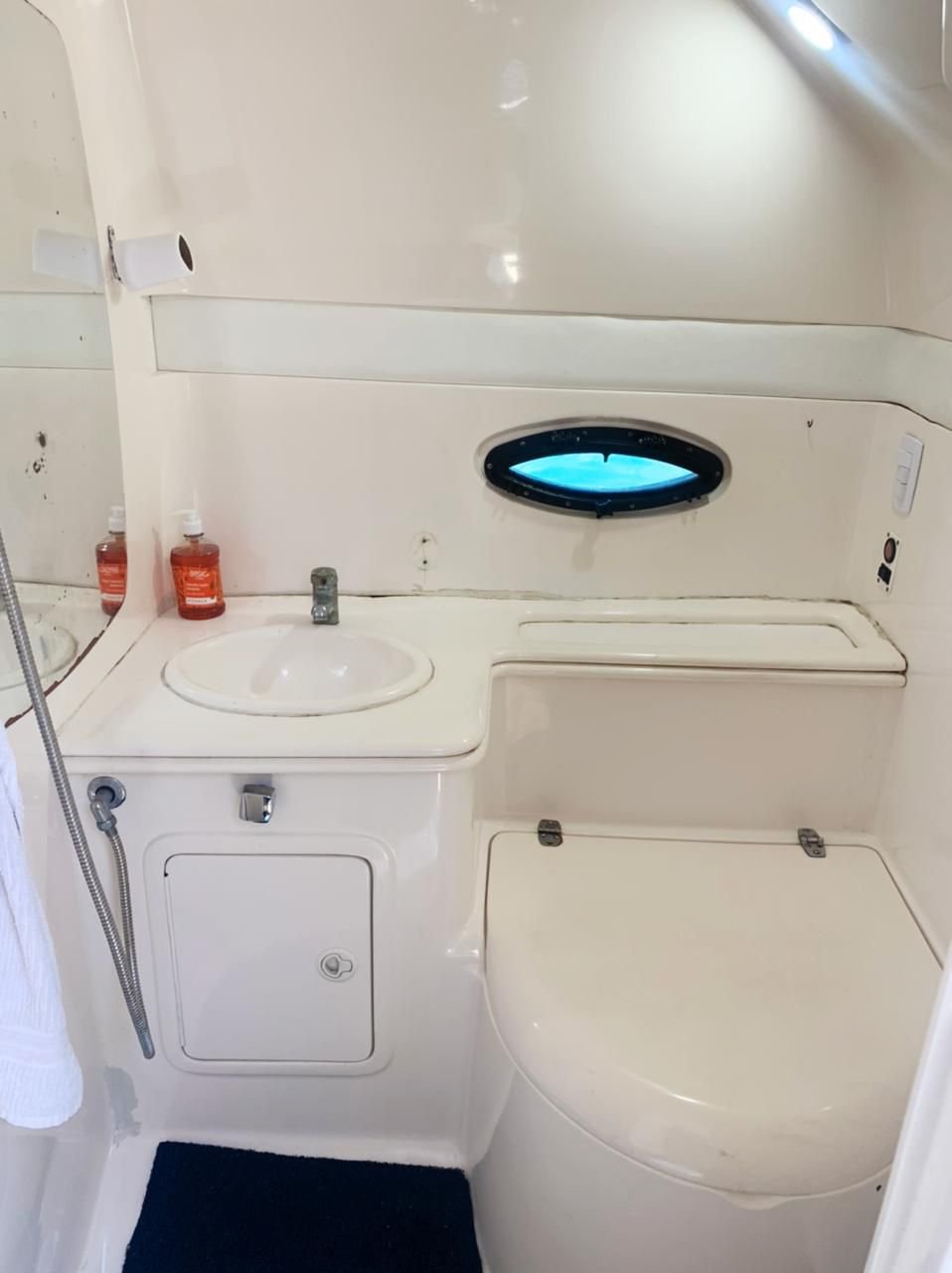 Lancha de 38 pés  Até 13 pessoas