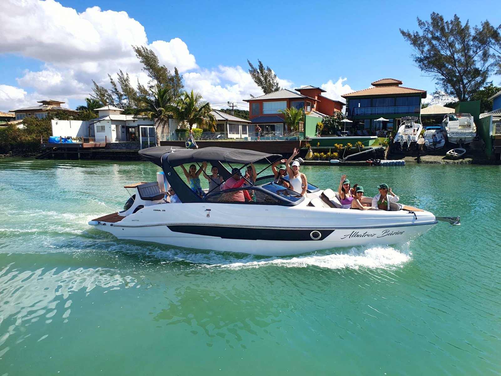 Lancha de 26 pés  Até 11 pessoas