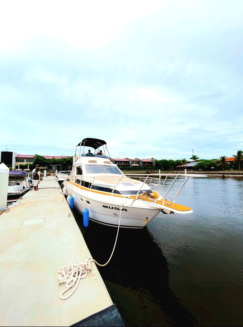 Lancha de 32 pés  Até 13 pessoas