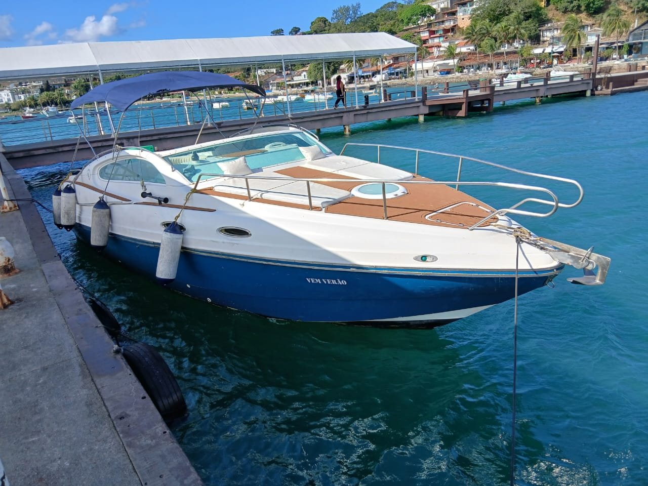 Lancha de 32 pés  Até 12 pessoas