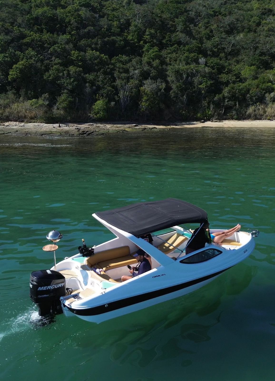 Lancha de 21 pés  Até 7 pessoas