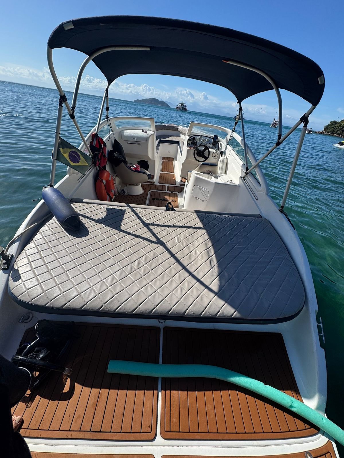 Lancha de 24 pés Até 9 pessoas