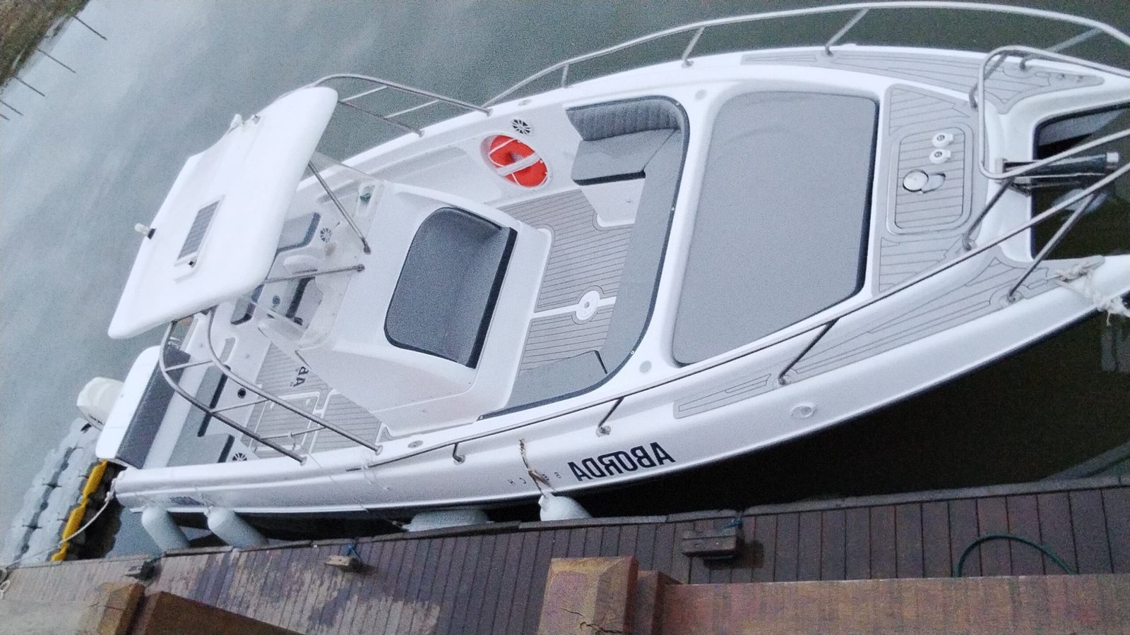 Lancha de 30 pés Até 15 pessoas