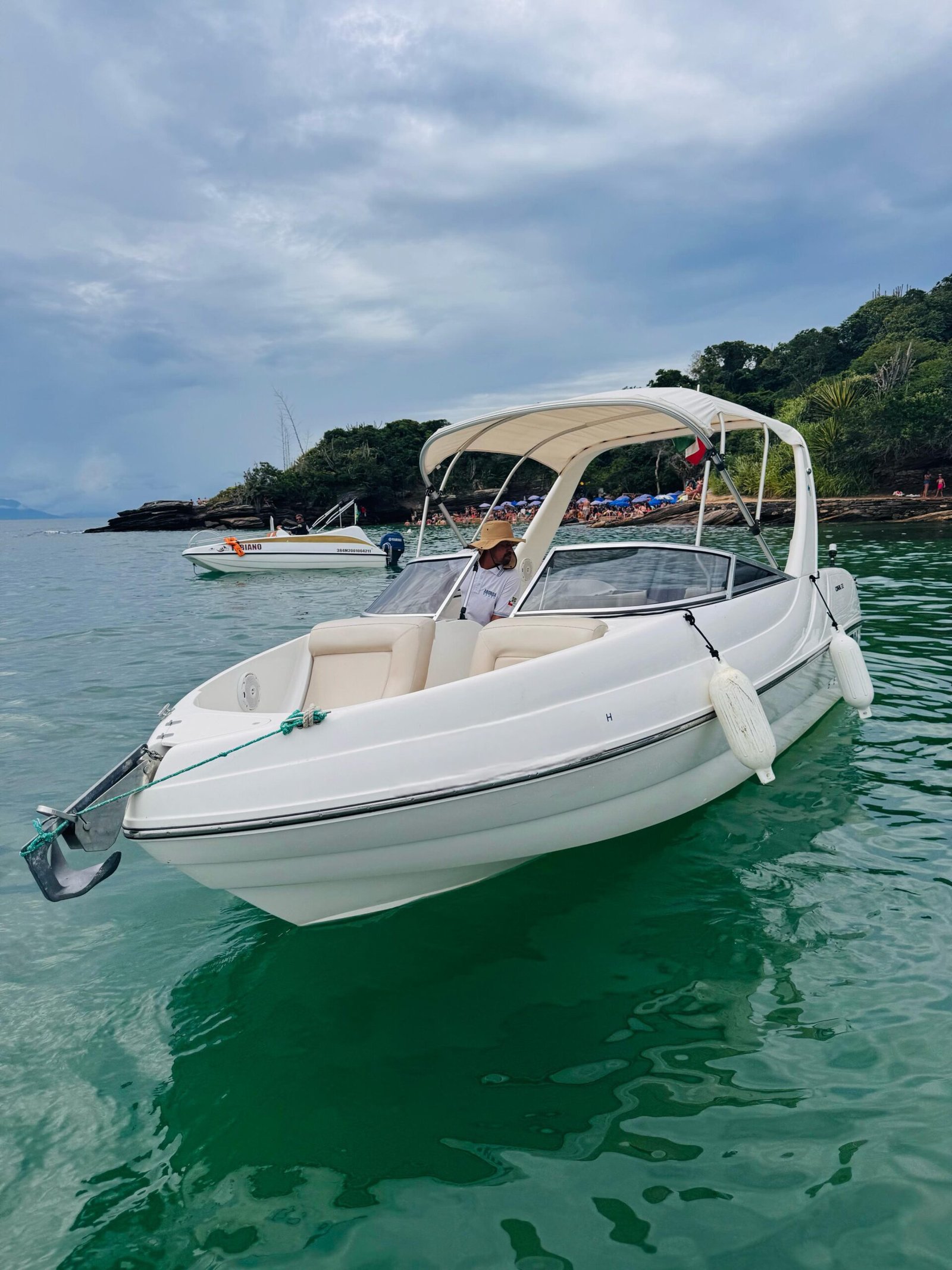 Lancha de 23 pés Até 8 pessoas