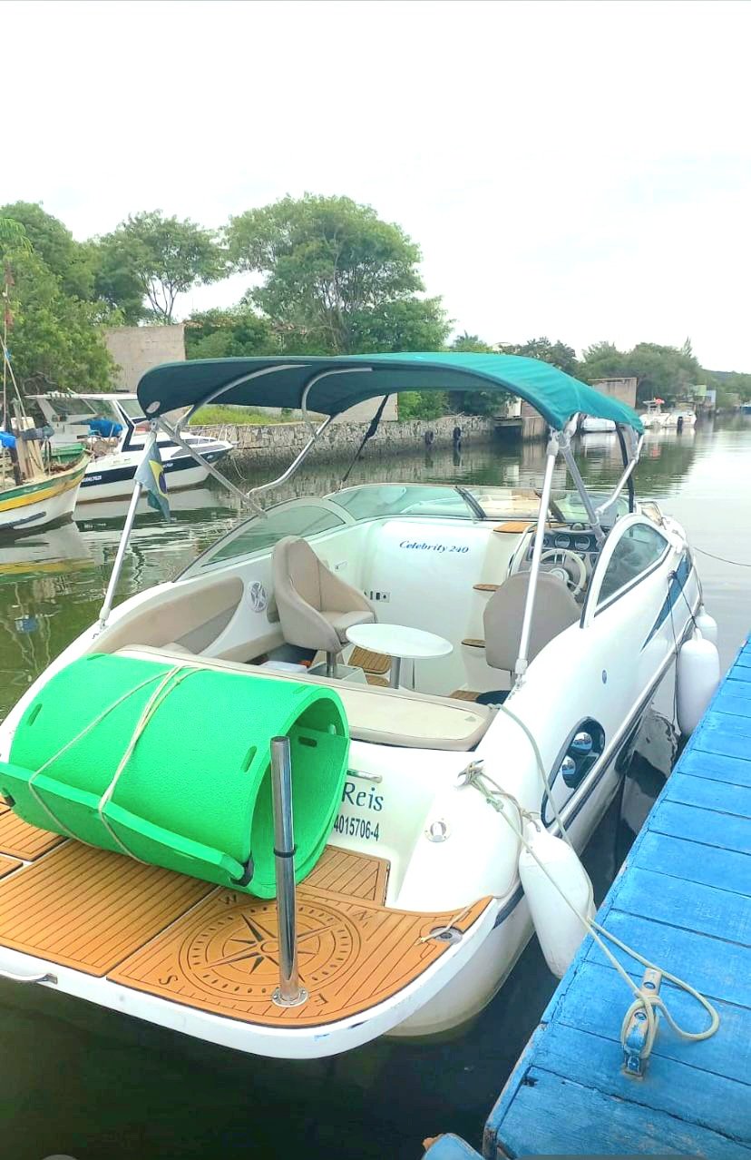 Lancha de 26 pés Até 9 pessoas