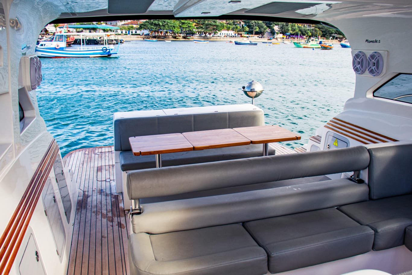 Lancha de 40 pés Até 14 pessoas