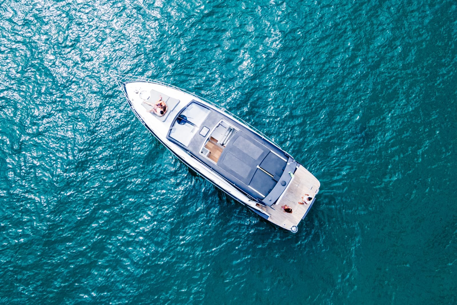 Lancha de 40 pés Até 14 pessoas