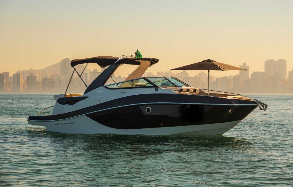 Lancha de 30 pés  Até 12 pessoas Roteiro Arraial do Cabo