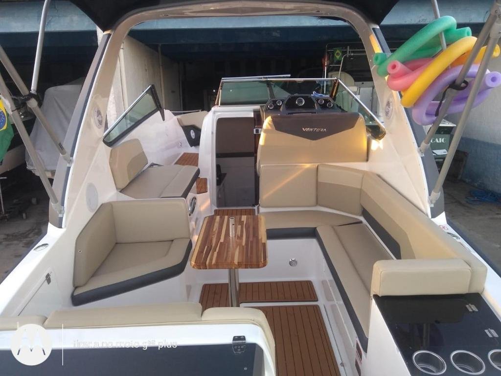 Lancha de 30 pés  Até 12 pessoas Roteiro Arraial do Cabo