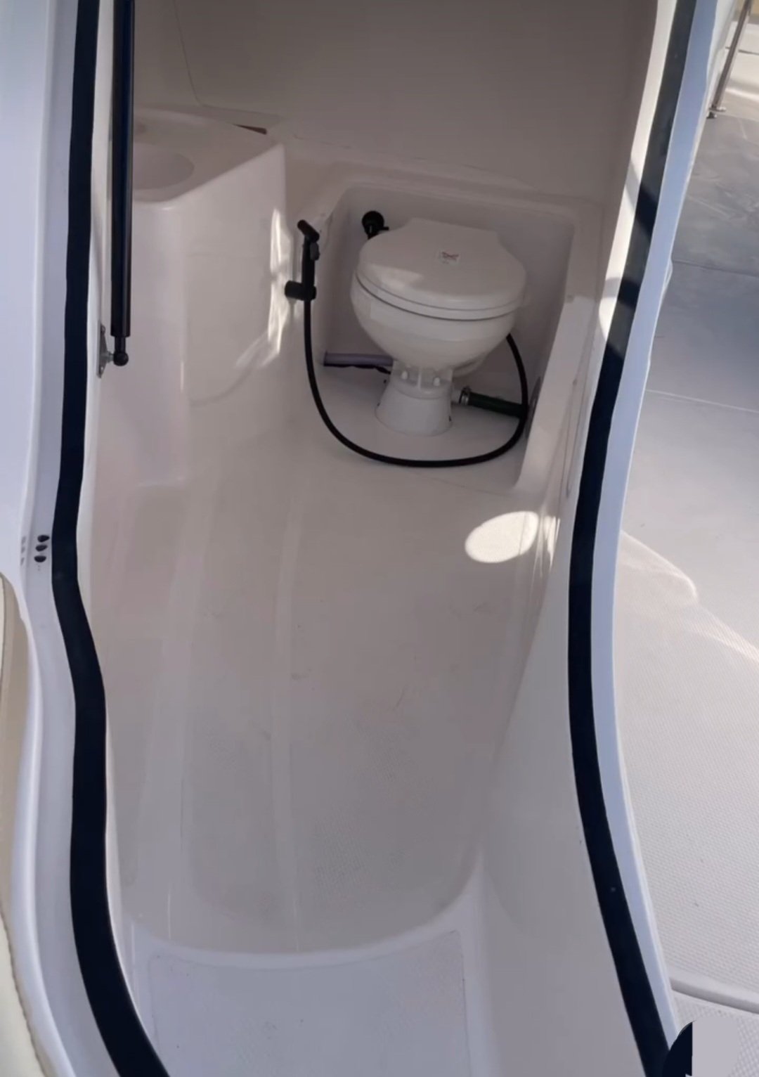 Lancha de 26 pés  Até 11 pessoas