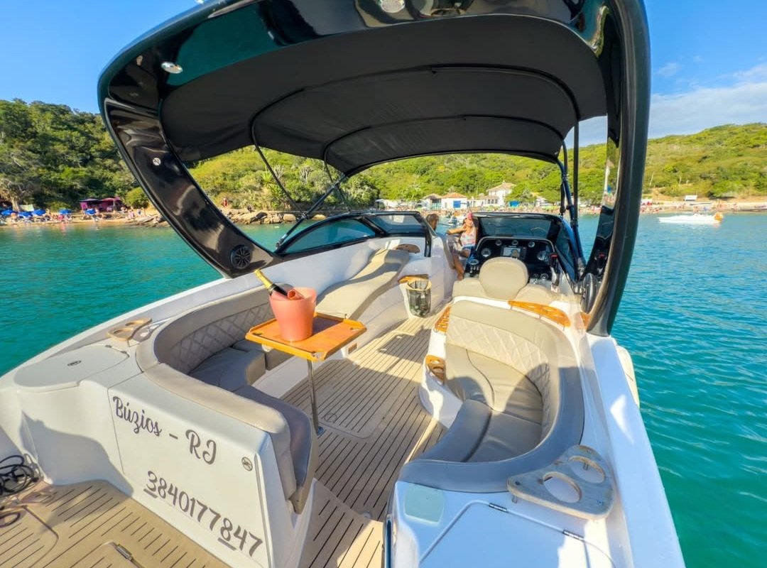 Lancha de 26 pés Até 11 pessoas