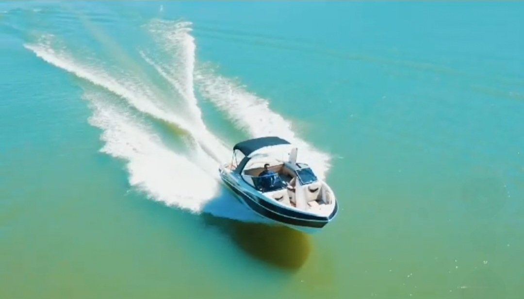 Lancha de 25 pés para Até 10 pessoas