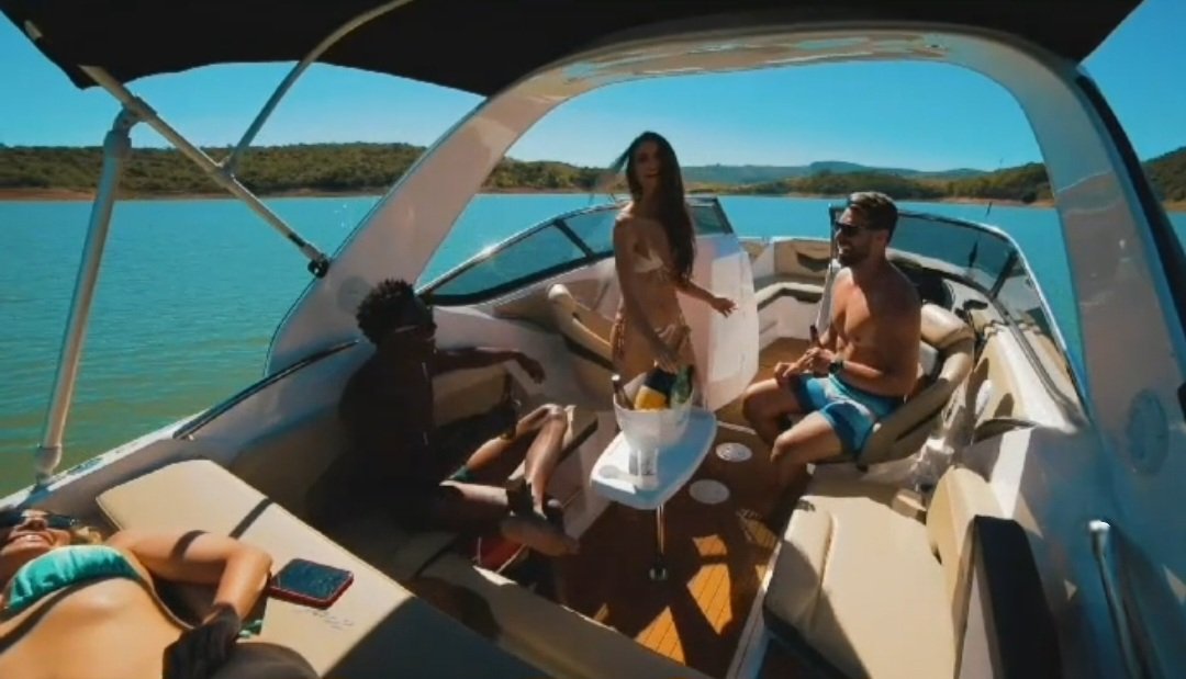 Lancha de 25 pés para Até 10 pessoas