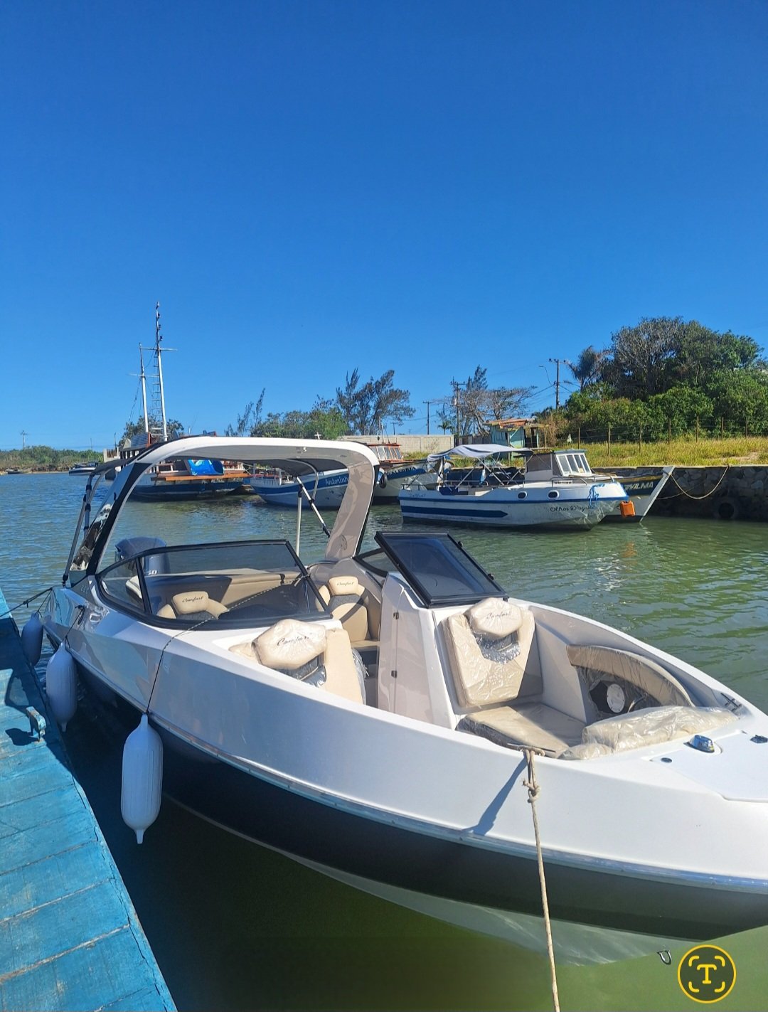 Lancha de 25 pés para Até 10 pessoas