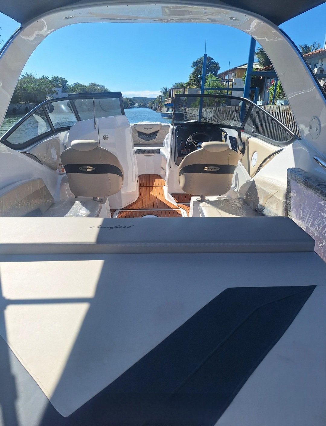 Lancha de 25 pés para Até 10 pessoas