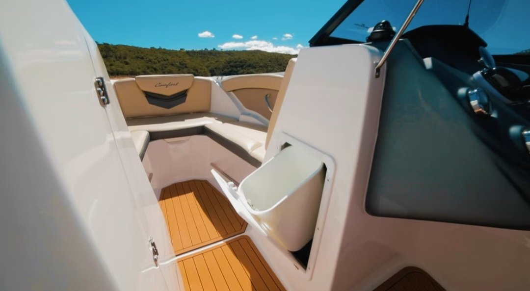 Lancha de 25 pés para Até 10 pessoas