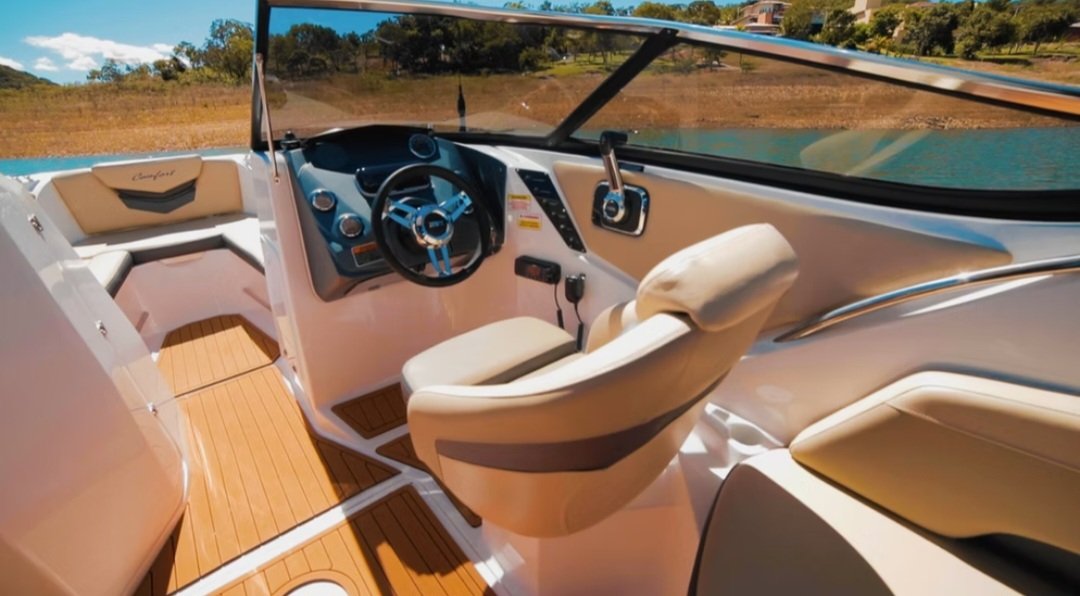 Lancha de 25 pés para Até 10 pessoas