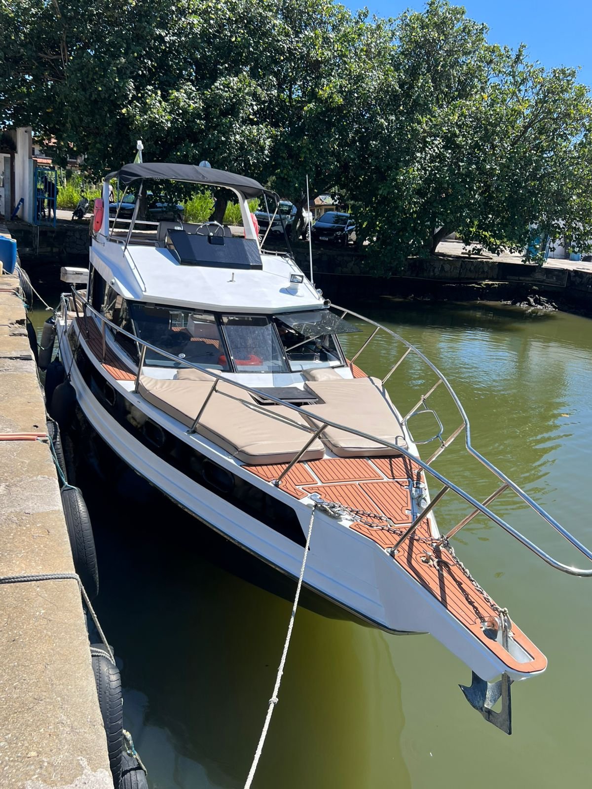 Lancha de 32 pés  Até 14 pessoas