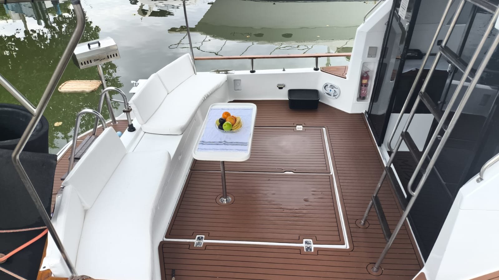 Lancha de 32 pés  Até 12 pessoas