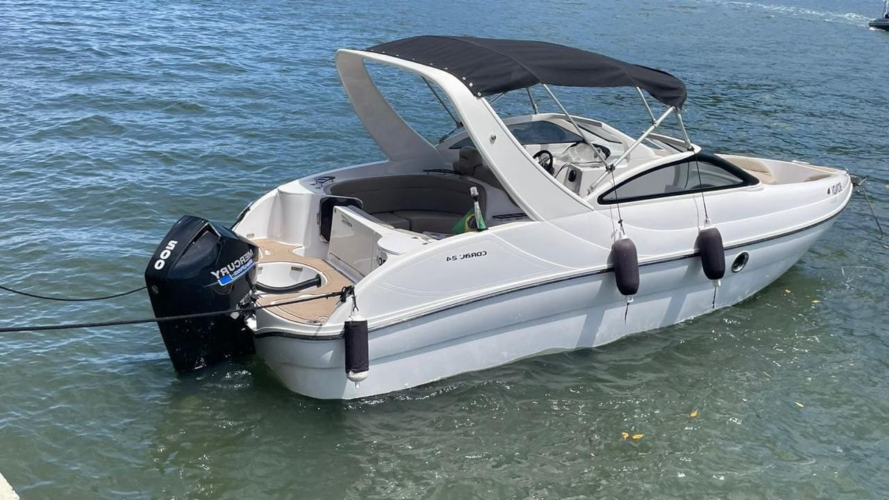 Lancha de 24 pés  Até 11 pessoas