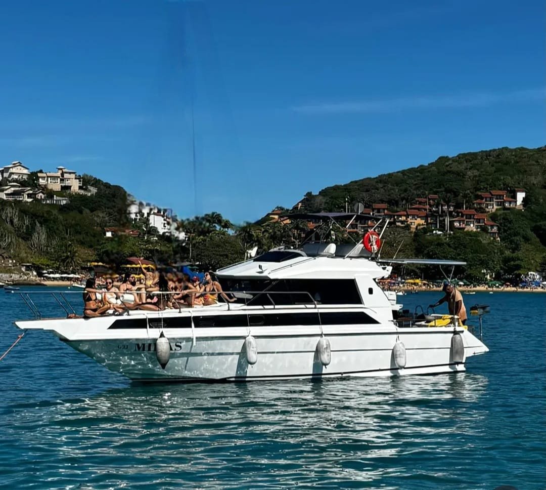 Lancha de 32 pés  Até 12 pessoas