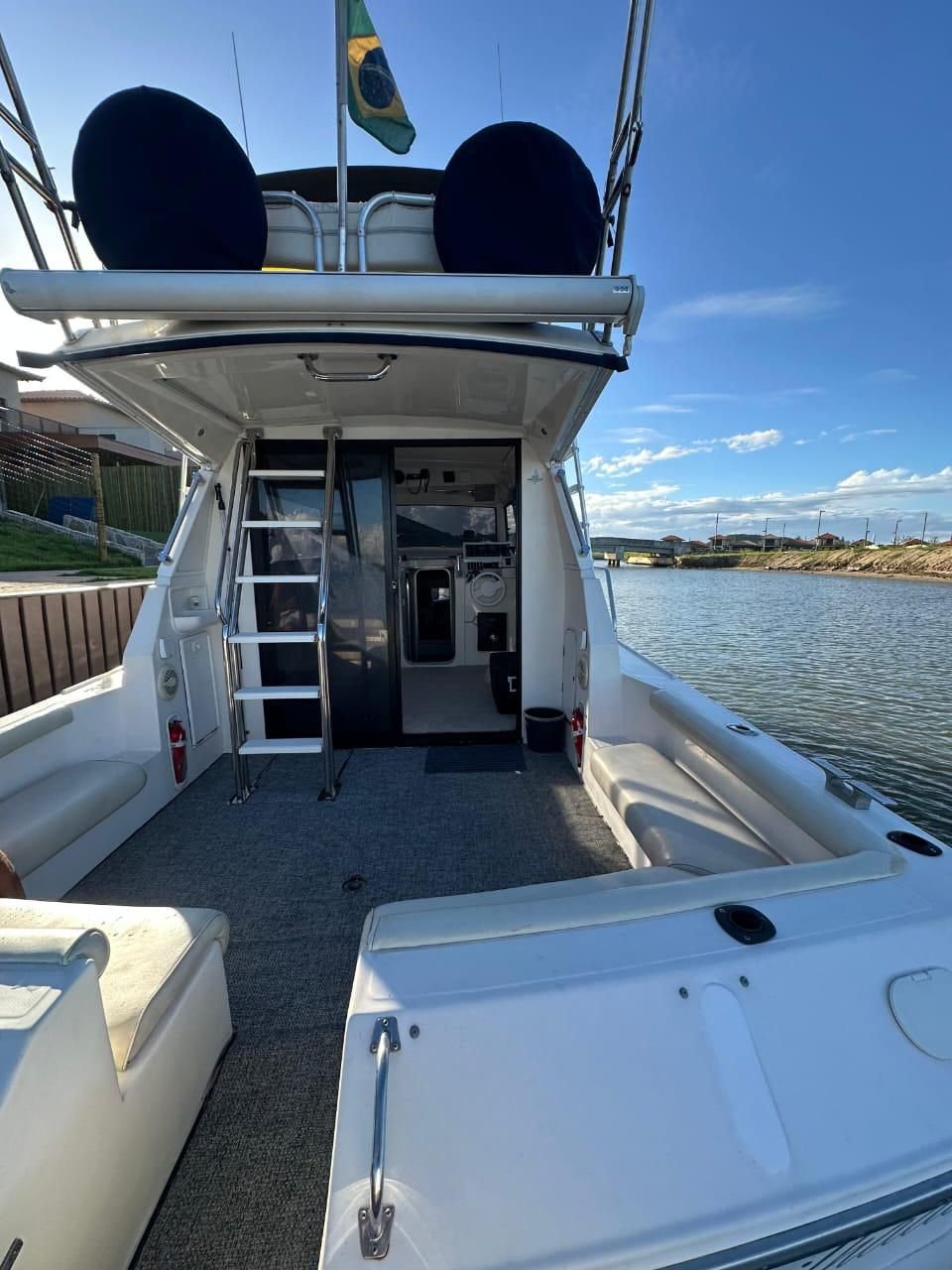 Lancha de 38 pés  para Até 16 pessoas