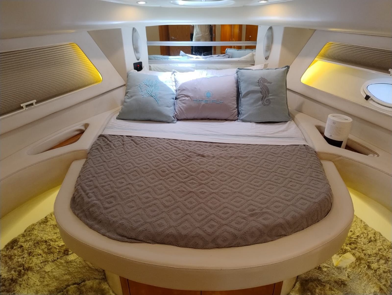 Lancha de 38 pés – Até 14 pessoas – A partir de R$ 9200