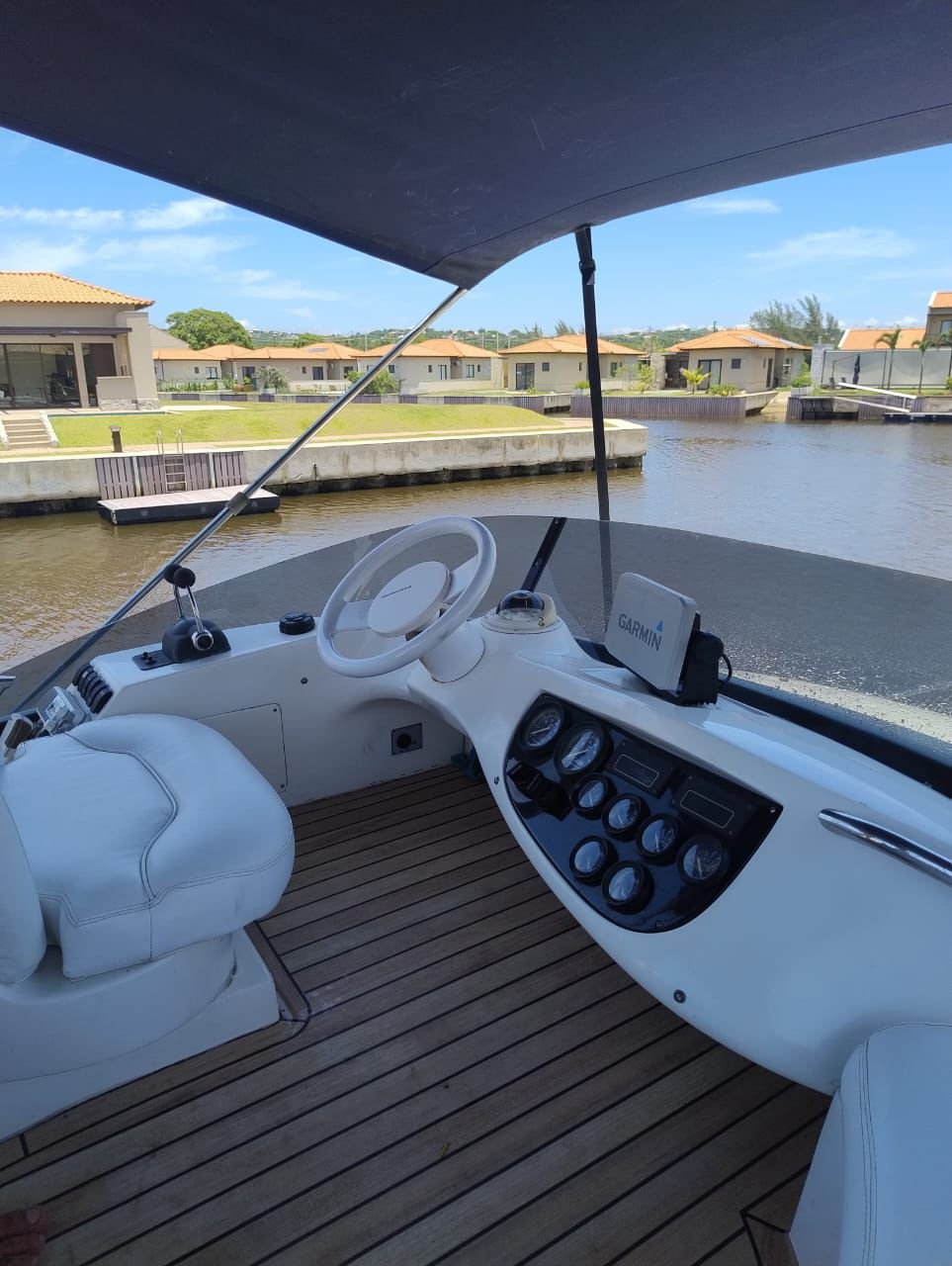 Lancha de 38 pés – Até 14 pessoas – A partir de R$ 9200