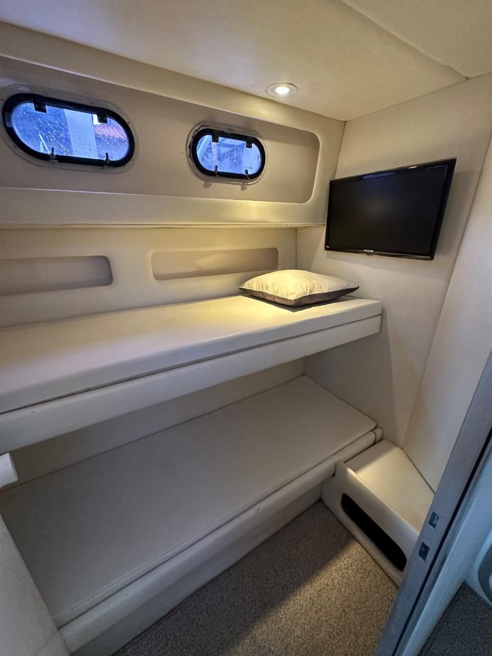 Lancha de 38 pés  para Até 16 pessoas