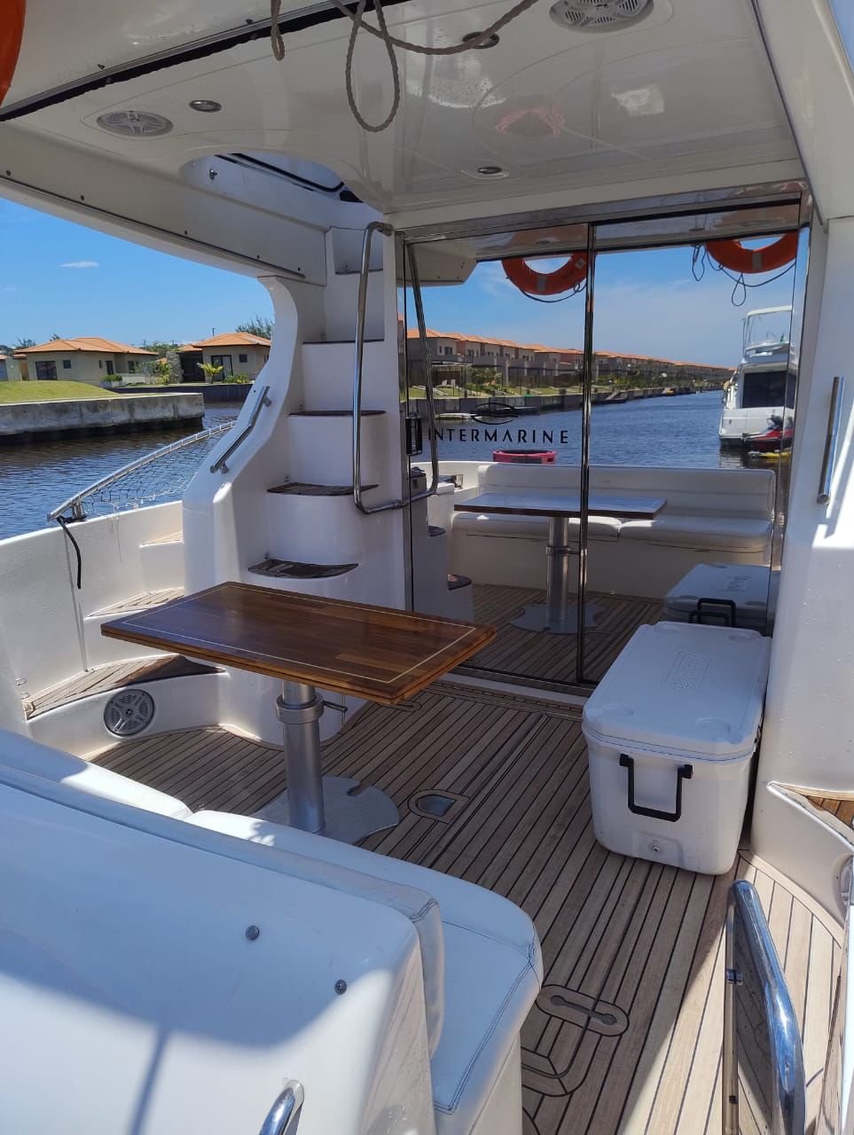 Lancha de 38 pés – Até 14 pessoas – A partir de R$ 9200