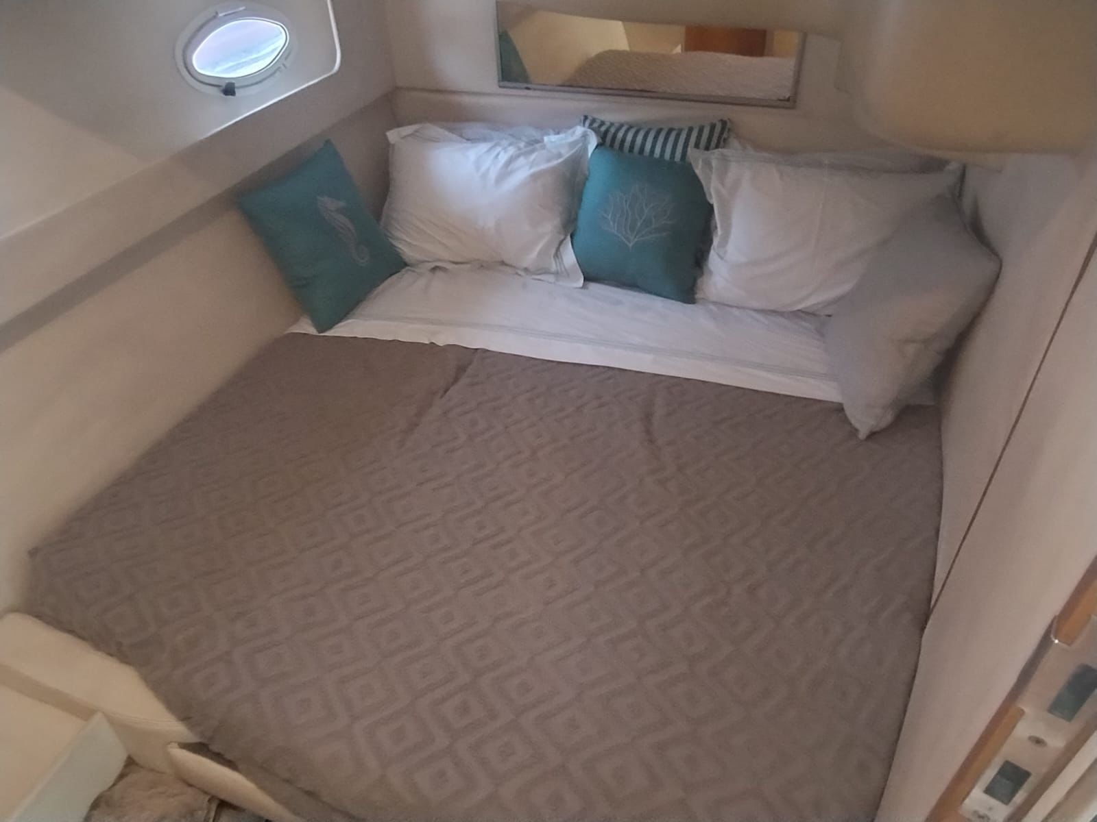 Lancha de 38 pés – Até 14 pessoas – A partir de R$ 9200