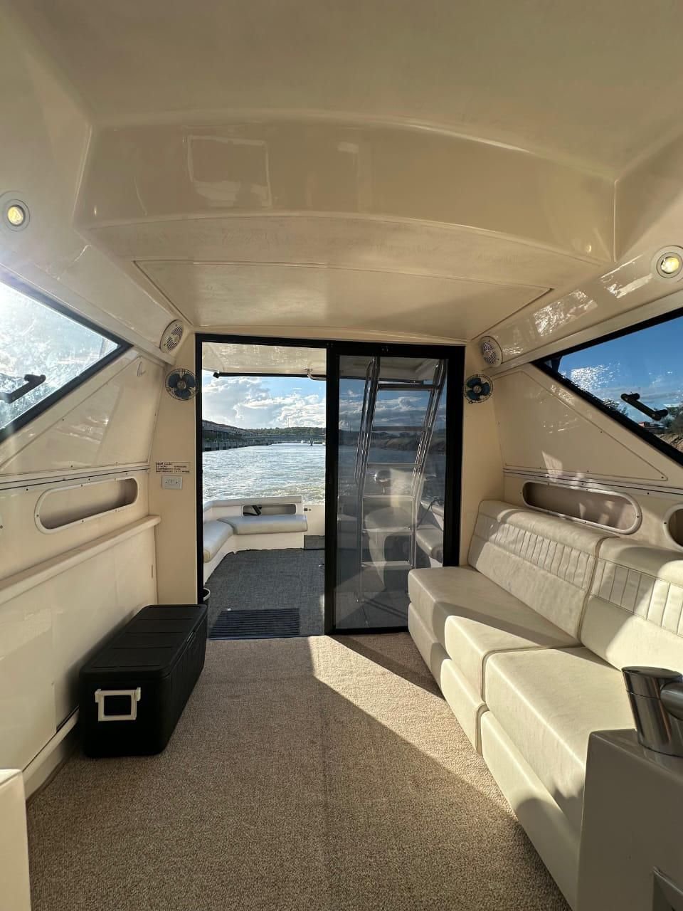 Lancha de 38 pés  para Até 16 pessoas