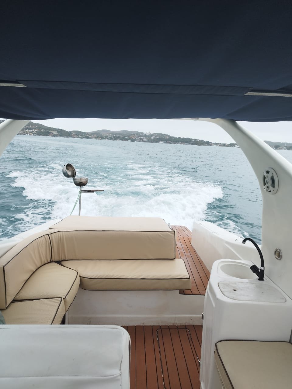 Lancha de 30 pés  Até 9 pessoas