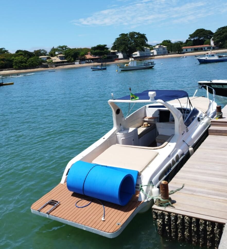 Lancha de 30 pés  Até 9 pessoas