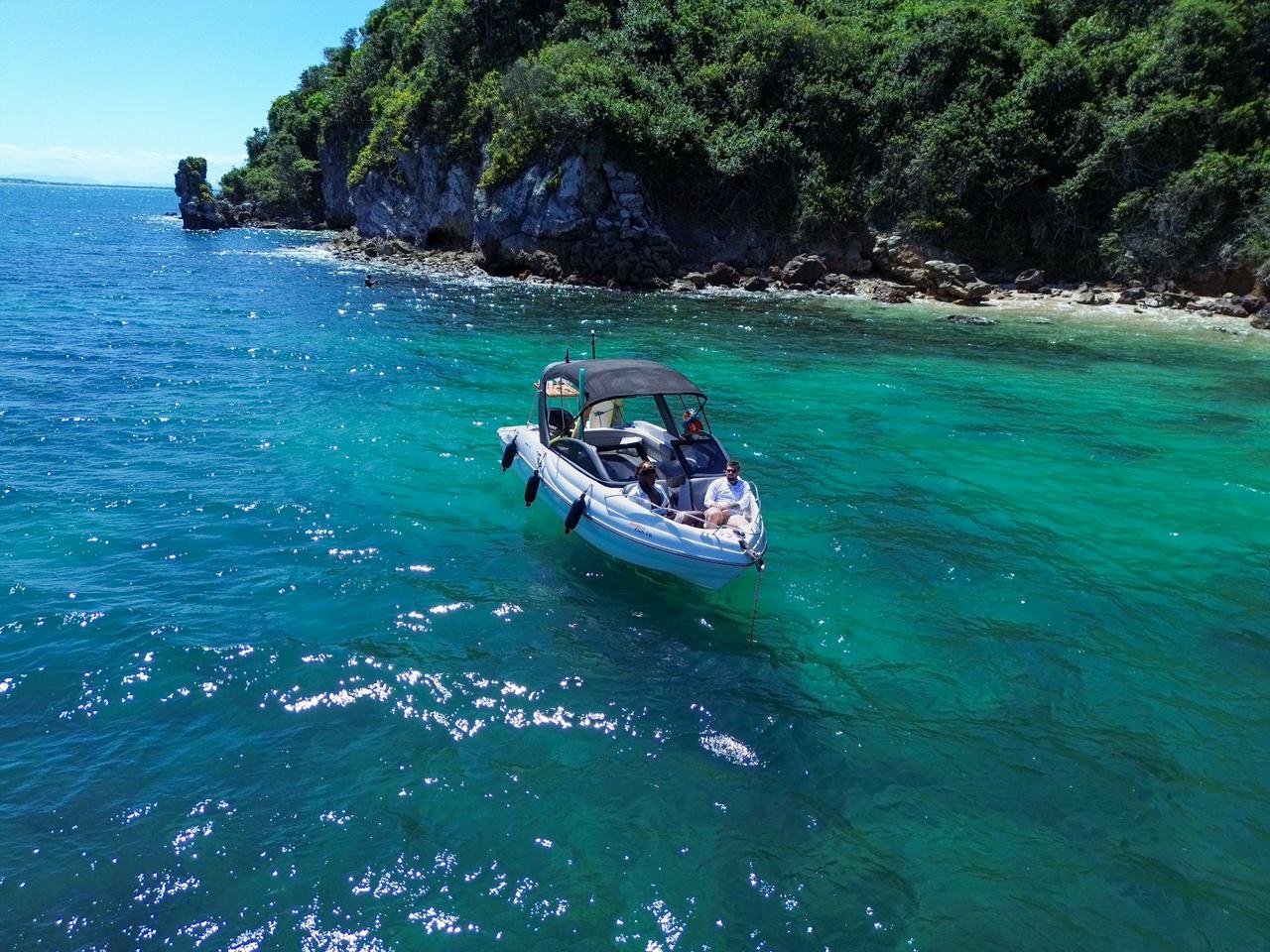 Lancha de 24 pés  Até 8 pessoas