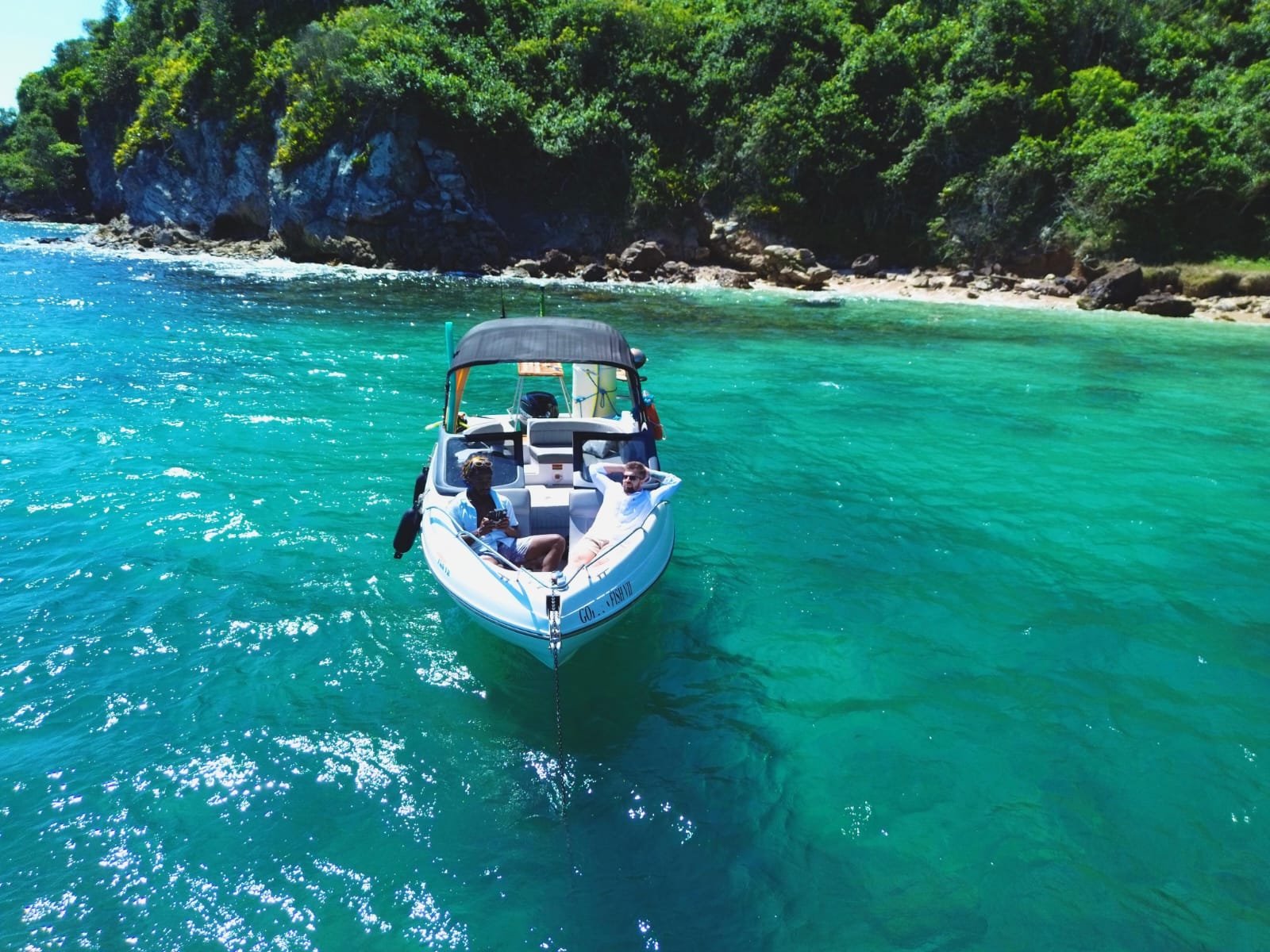 Lancha de 24 pés  Até 8 pessoas