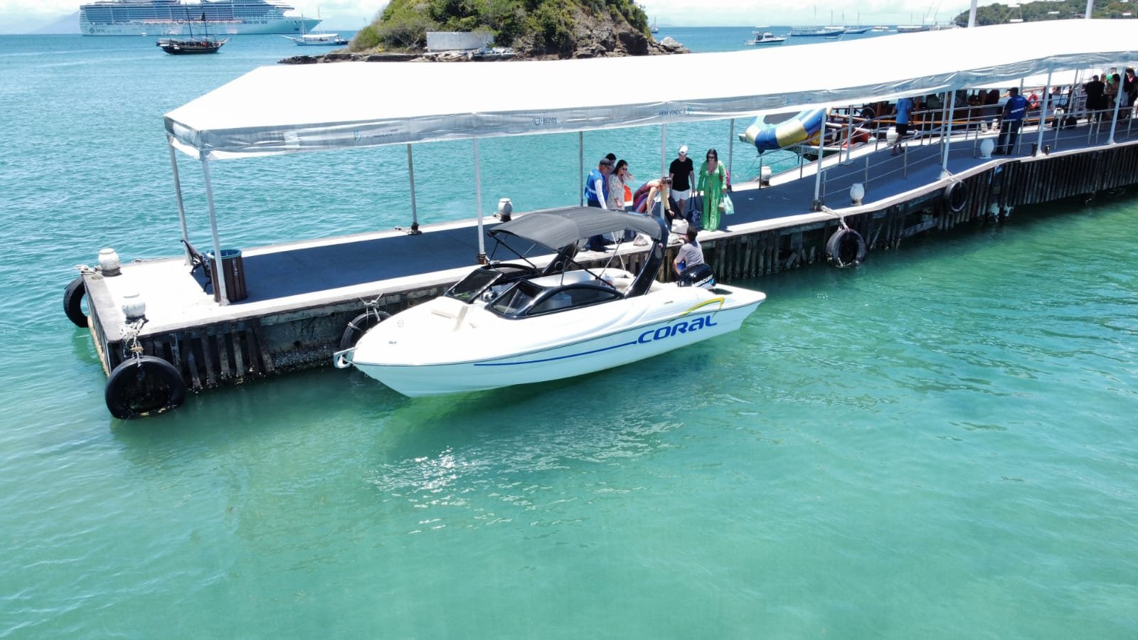 Lancha de 24 pés  Até 8 pessoas