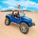 Turista realizando um passeio de Buggy em Cabo Frio