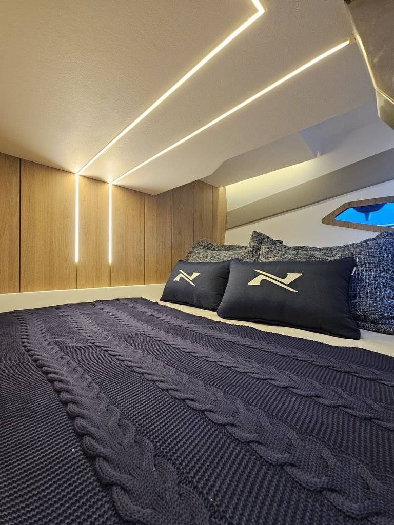 Lancha luxo 34 pés para Até 14 pessoas