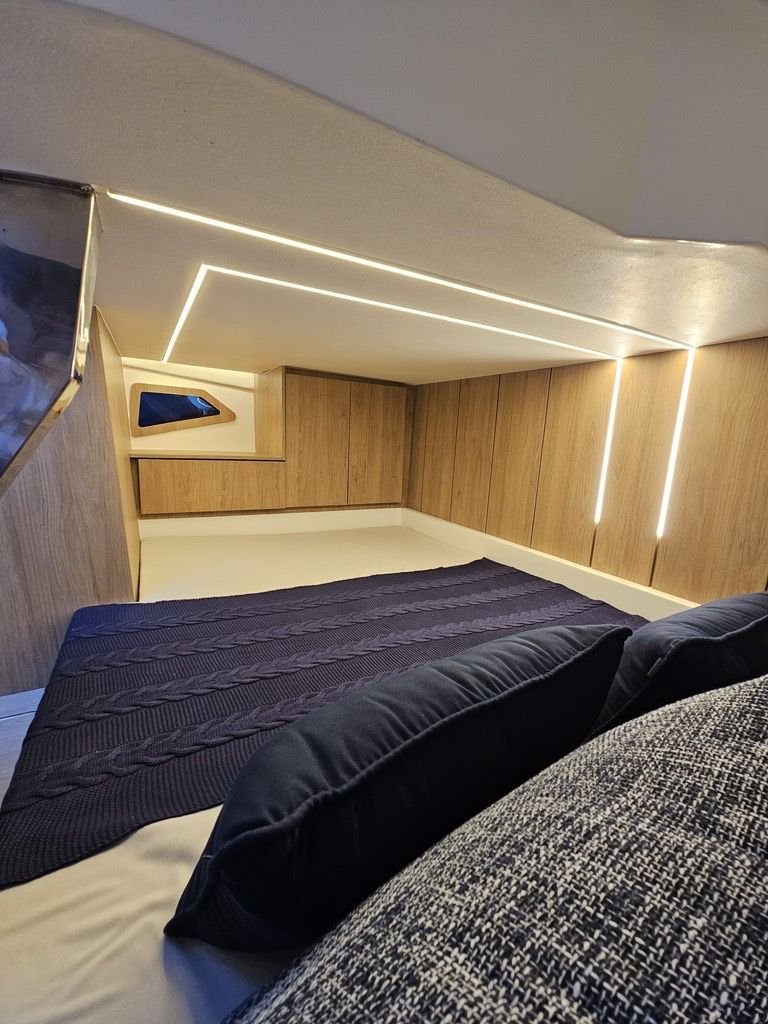 Lancha luxo 34 pés para Até 14 pessoas