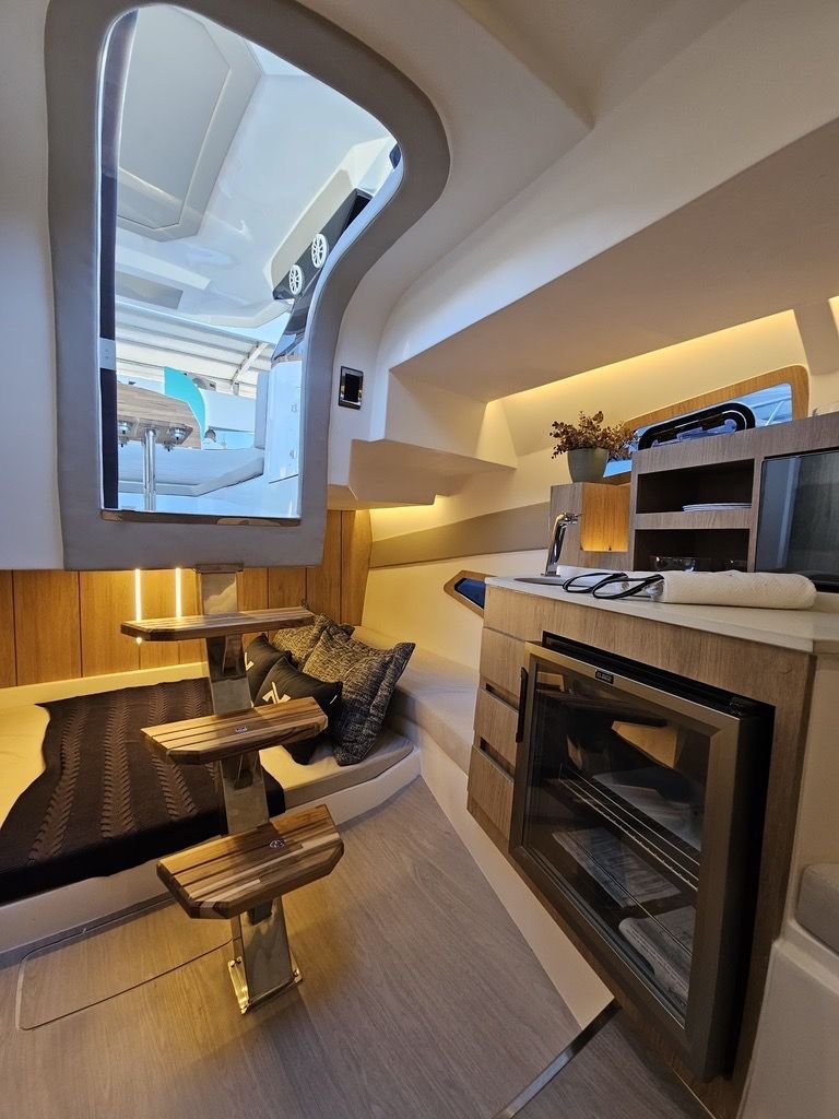 Lancha luxo 34 pés para Até 14 pessoas