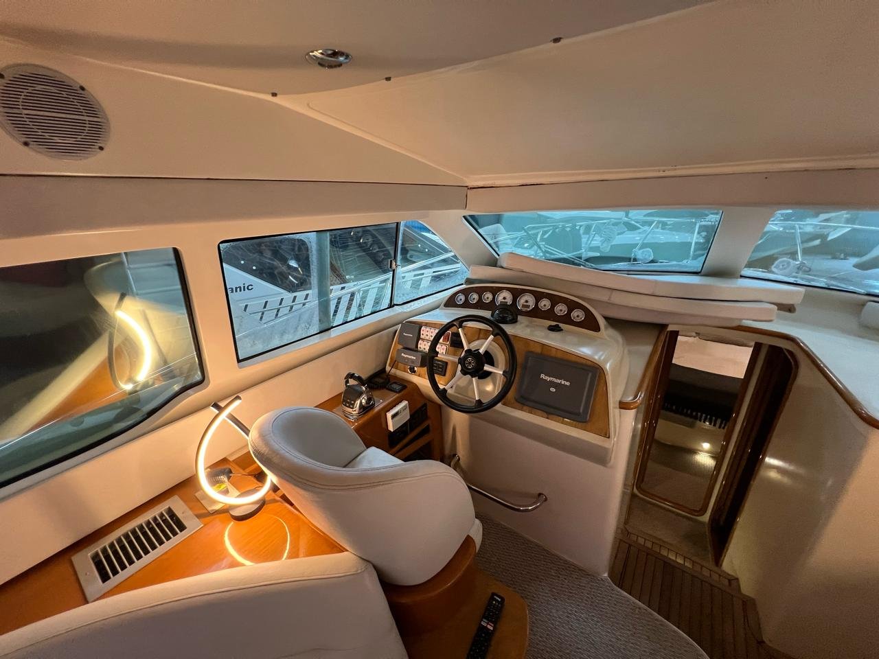 Lancha luxo de 41 pés para Até 20 pessoas