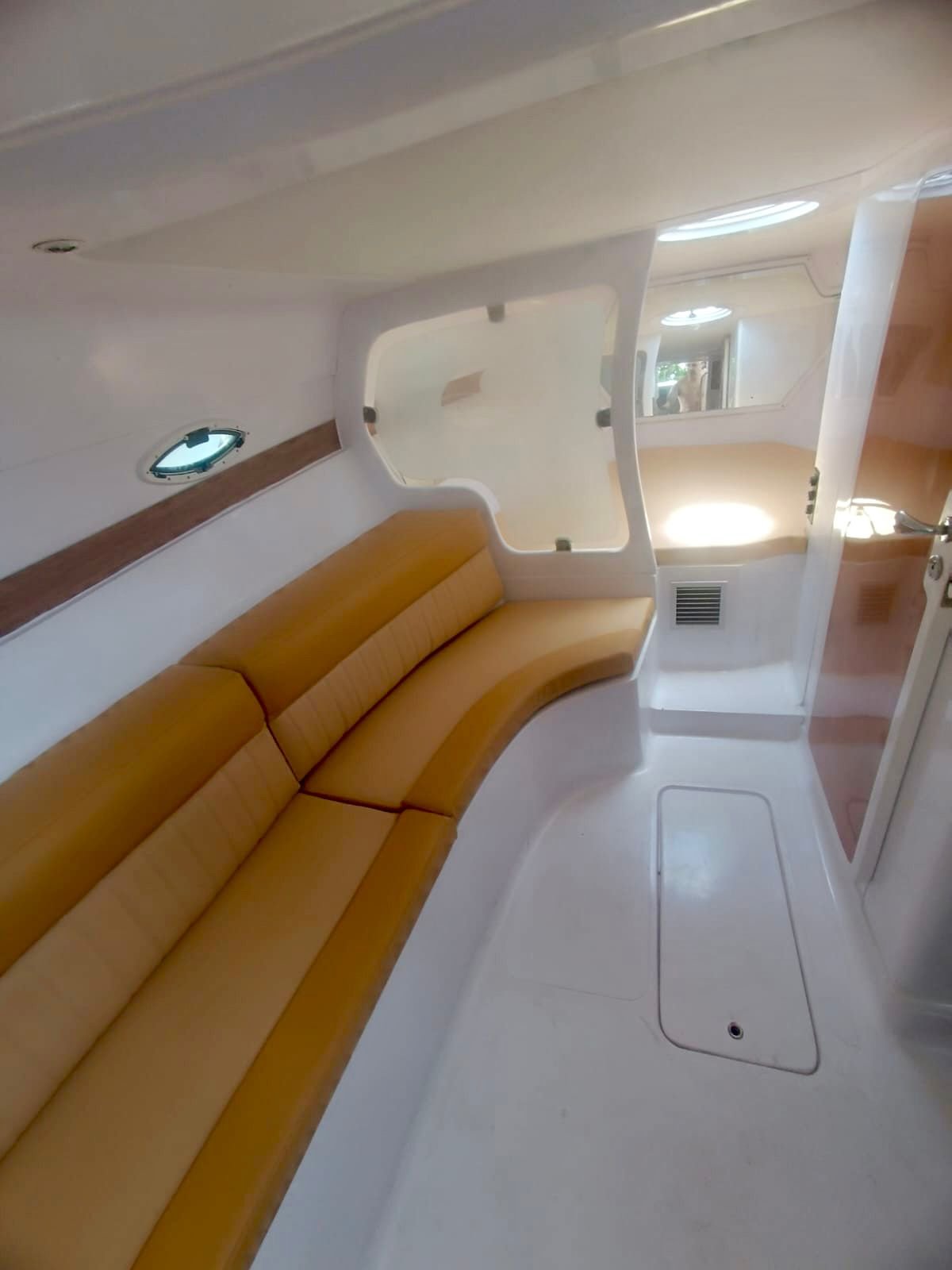 Lancha de 32 pés para Até 14 pessoas Roteiro Cabo Frio